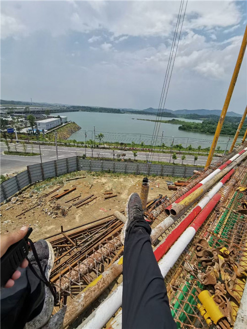 上虞区作业中发生设备损坏或人员意外，责任怎么划分？